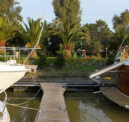 Boat And Breakfast Fiumicino - Roma Botel *