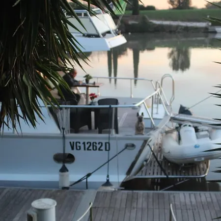 Botel Boat And Breakfast Fiumicino - Roma *