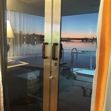 보트호텔 Boat And Breakfast Fiumicino - Roma *